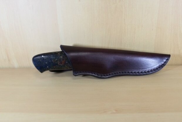 Dorko knife with leather sheath black/red